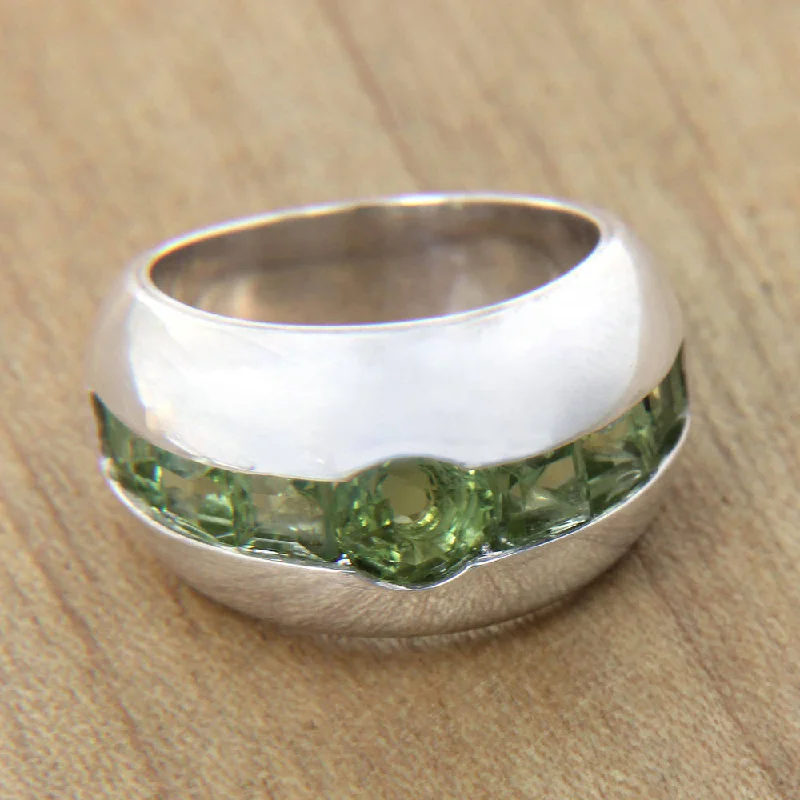 Handmade Sterling Silver 'Lime Halo' Peridot Ring (Indonesia)